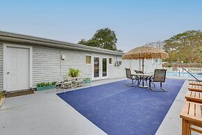 Fort Walton Beach Studio: Shared Pool & Beach Bar!