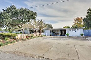 Fort Walton Beach Studio: Shared Pool & Beach Bar!