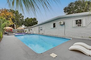 Fort Walton Beach Studio: Shared Pool & Beach Bar!