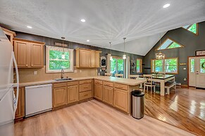 1 Mi to Beach: Pocono Lake Chalet w/ Decks