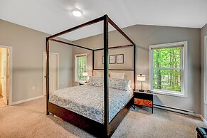 1 Mi to Beach: Pocono Lake Chalet w/ Decks
