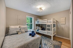 1 Mi to Beach: Pocono Lake Chalet w/ Decks