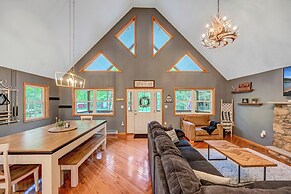 1 Mi to Beach: Pocono Lake Chalet w/ Decks