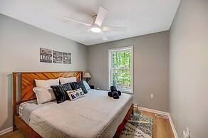 1 Mi to Beach: Pocono Lake Chalet w/ Decks