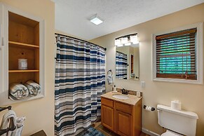 1 Mi to Beach: Pocono Lake Chalet w/ Decks