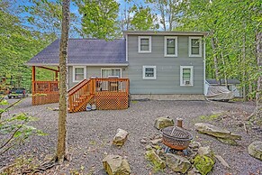1 Mi to Beach: Pocono Lake Chalet w/ Decks