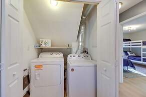 1 Mi to Beach: Pocono Lake Chalet w/ Decks