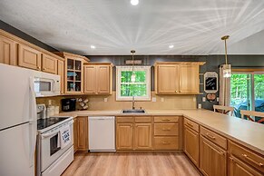 1 Mi to Beach: Pocono Lake Chalet w/ Decks