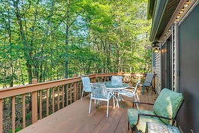 Eco-friendly Poconos Cabin w/ EV Charger!