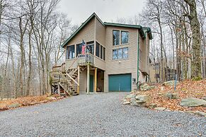 Eco-friendly Poconos Cabin w/ EV Charger!