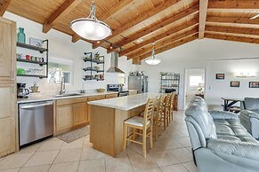 Beachfront Alligator Point Retreat: Steps to Sand!