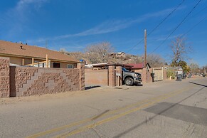 Sunlit Albuquerque Retreat: 3 Mi to Old Town!