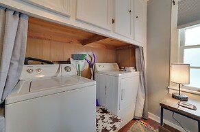 Family-friendly Cabin: Walk to Lake Access!