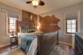 Family-friendly Cabin: Walk to Lake Access!