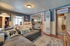 Family-friendly Cabin: Walk to Lake Access!