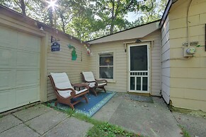 Family-friendly Cabin: Walk to Lake Access!