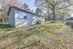 Pet-friendly Georgia Home w/ Patio, Near Golfing!