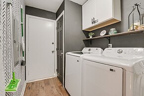 Pet-friendly Georgia Home w/ Patio, Near Golfing!