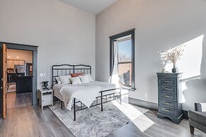 Florence Vacation Rental w/ Rooftop Deck!