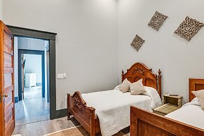 Florence Vacation Rental w/ Rooftop Deck!