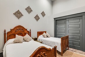 Florence Vacation Rental w/ Rooftop Deck!