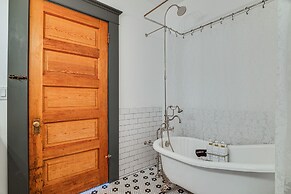Florence Vacation Rental w/ Rooftop Deck!