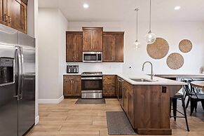 Private Pool Oasis #57 5 Bedroom Townhouse