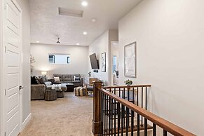 Private Pool Oasis #57 5 Bedroom Townhouse