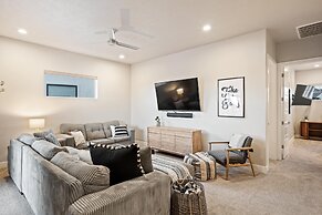 Private Pool Oasis #57 5 Bedroom Townhouse