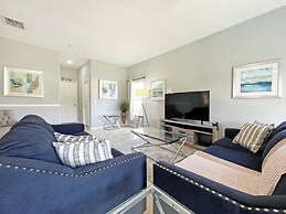 Hidden Gem 5 Bedroom Home by RedAwning