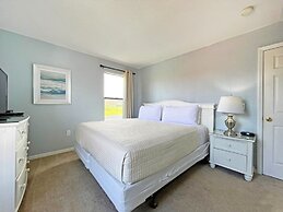 Hidden Gem 5 Bedroom Home by RedAwning