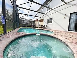 Hidden Gem 5 Bedroom Home by RedAwning