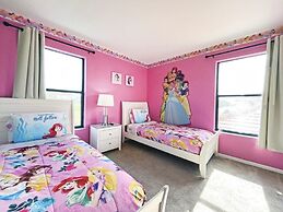 Hidden Gem 5 Bedroom Home by RedAwning