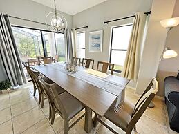 Hidden Gem 5 Bedroom Home by RedAwning