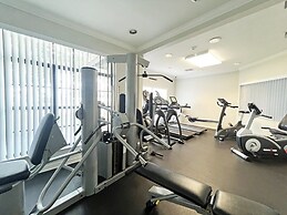 Hidden Gem 5 Bedroom Home by RedAwning