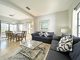 Hidden Gem 5 Bedroom Home by RedAwning