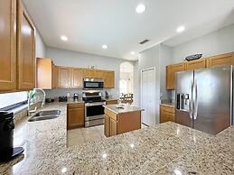 Hidden Gem 5 Bedroom Home by RedAwning