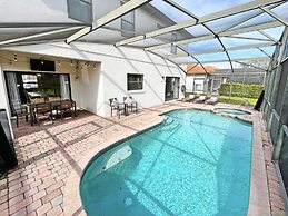 Hidden Gem 5 Bedroom Home by RedAwning