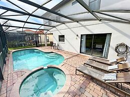 Hidden Gem 5 Bedroom Home by RedAwning