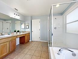 Hidden Gem 5 Bedroom Home by RedAwning