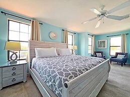 Hidden Gem 5 Bedroom Home by RedAwning