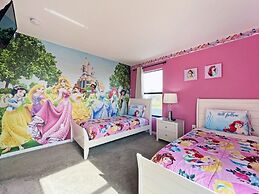 Hidden Gem 5 Bedroom Home by RedAwning