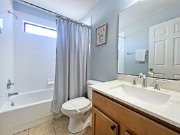 Hidden Gem 5 Bedroom Home by RedAwning