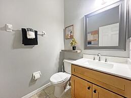 Hidden Gem 5 Bedroom Home by RedAwning