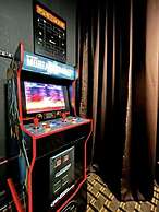 Hidden Gem 5 Bedroom Home by RedAwning