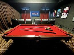 Hidden Gem 5 Bedroom Home by RedAwning