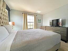 Hidden Gem 5 Bedroom Home by RedAwning