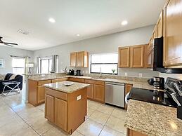 Hidden Gem 5 Bedroom Home by RedAwning