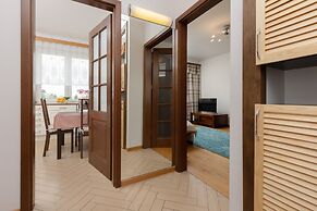 Metro Racławicka Studio by Renters