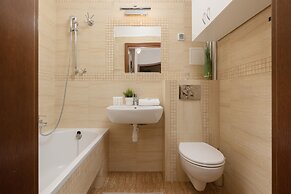 Metro Racławicka Studio by Renters